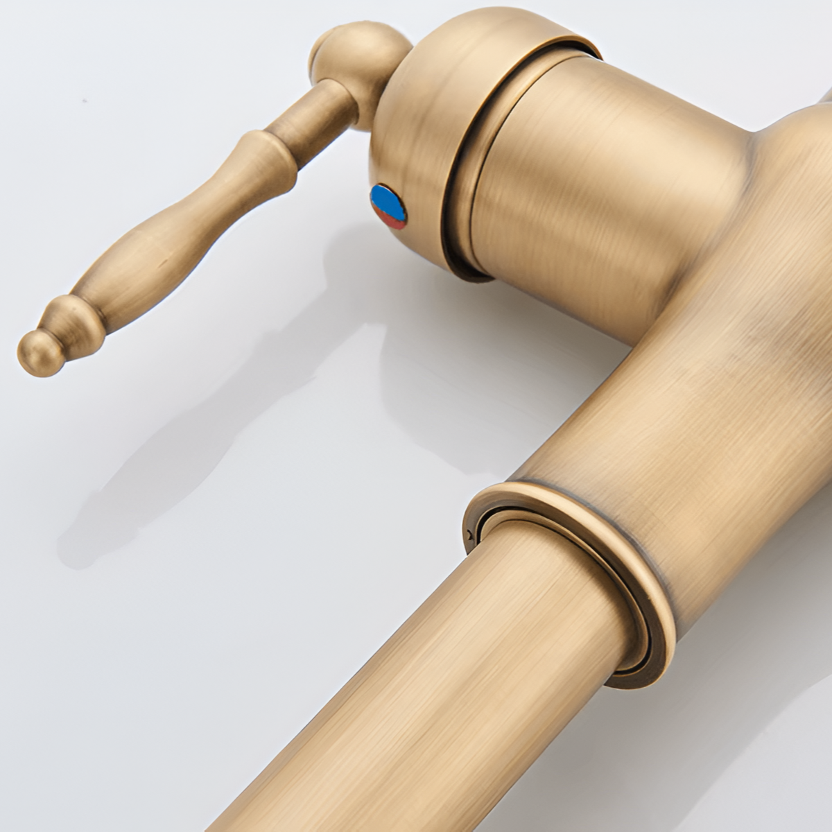 Wood antique pull-out kitchen faucet