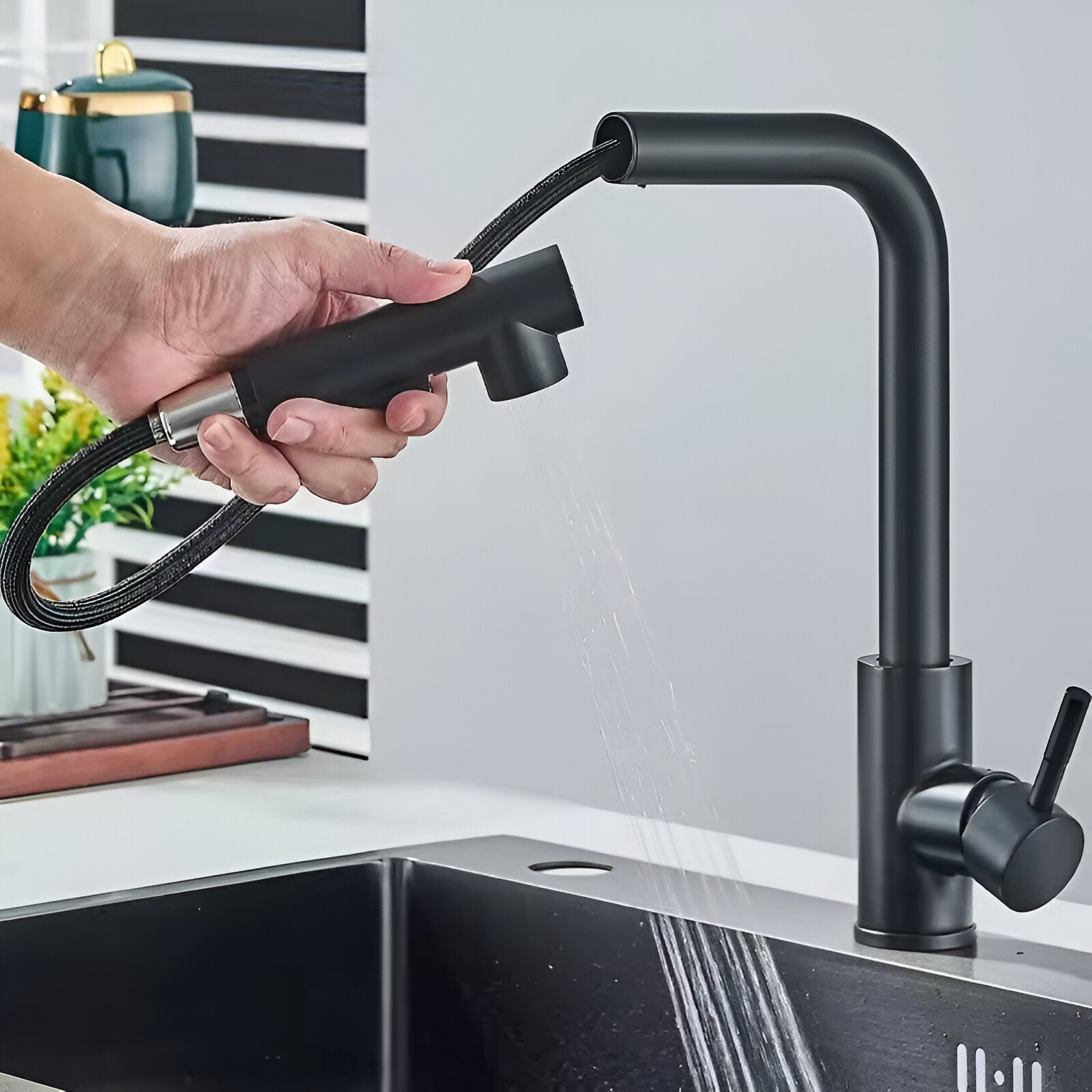 Black Pull-Out Kitchen Faucet